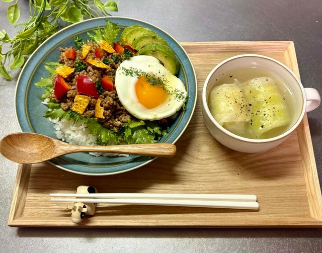 夜ご飯ではタコライスなど洋食も／ゆうさん（@1020yuuu）提供