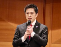 大阪府知事を辞職し、出直し選に臨むことを正式表明した日本維新の会の吉村洋文代表＝大阪市内