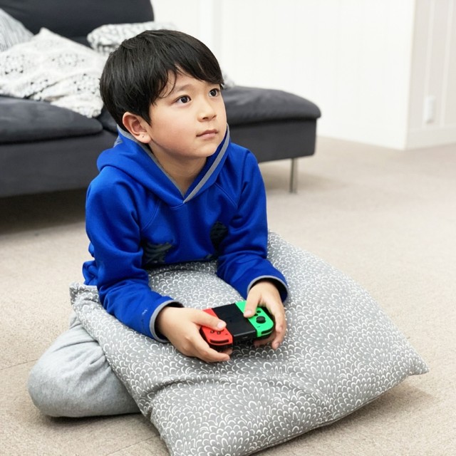 子どもがゲームの時間を守らない…　※画像はイメージです（いるまむ/photoAC）
