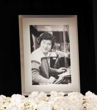 1982年に撮影された大瀧詠一さんの遺影＝東京・ＳＭＥ乃木坂ビル（2014年撮影）