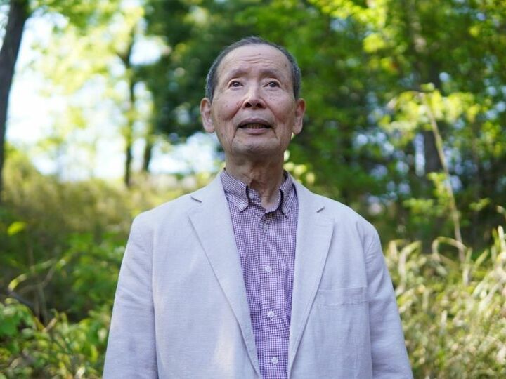自宅近くにあるお気に入りの散歩コースで。日課として歩き続けている