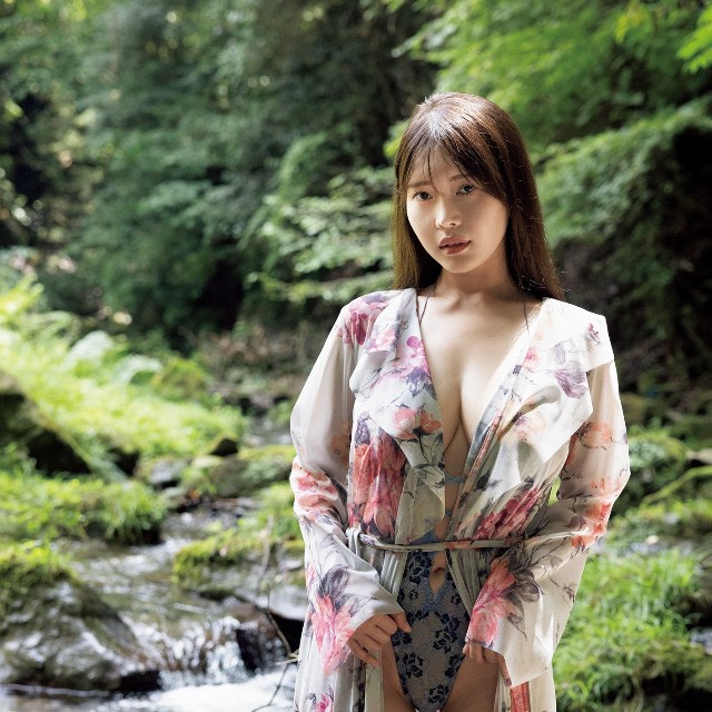 白川愛梨「週刊SPA! 」(扶桑社)10月21日号より＝撮影／中山雅文 ヘアメイク／花房みなみ スタイリング／毛塚由恵