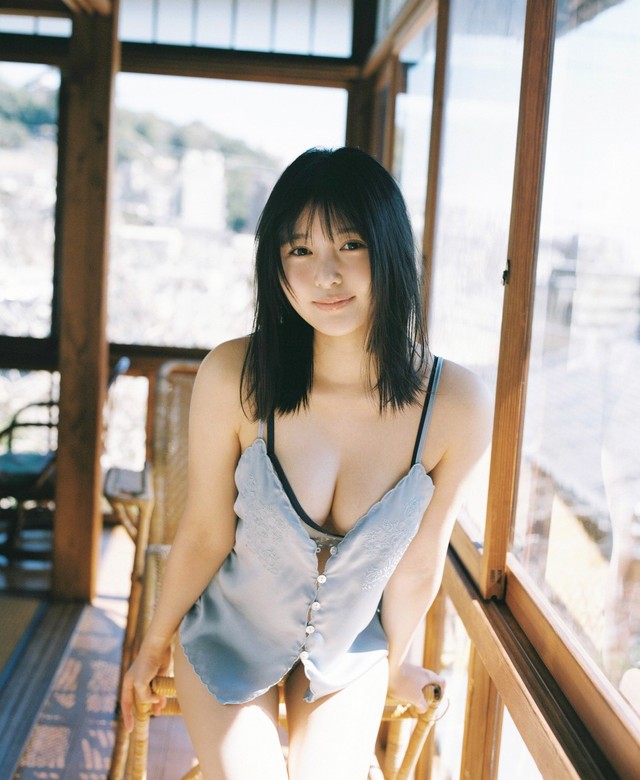 頓知気さきなPHOTO STYLE BOOK『また明日！』電子版（撮影：松岡一哲 ©KOBUNSHA）