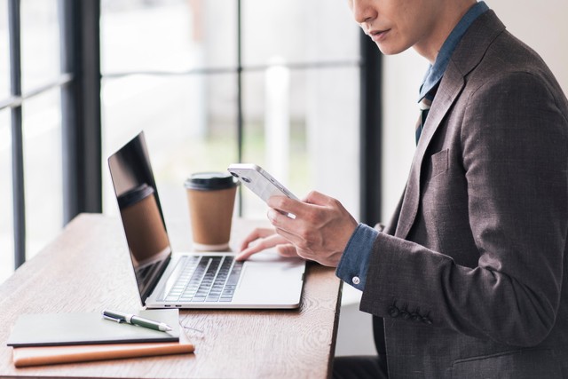 生成AIの利用を伝えない人が約6割　※画像はイメージです（lielos/stock.adobe.com）