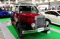 日本工科大学校が製作したカスタムジムニー。この細いボンネットにノーマルのエンジンが収まっているそうです。すごい