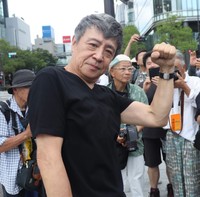 大阪市内で初の街頭演説を行った世良公則