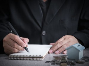 亡くなる前の3年以内に受けた贈与は相続税の対象？ 生前贈与加算の注意点と制度改正も解説