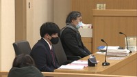 原告の高校3年生・渉さんと原告側代理人・作花知志弁護士