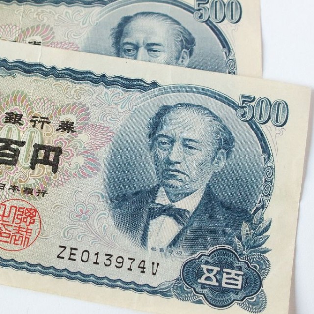 岩倉具視の500円札(satsuki／stock.adobe.com)