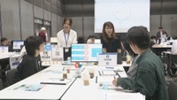 課題解決について意見を出し合う参加者