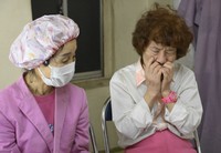 火事について語る林家ペー（右）とパー子＝2025年9月21日撮影