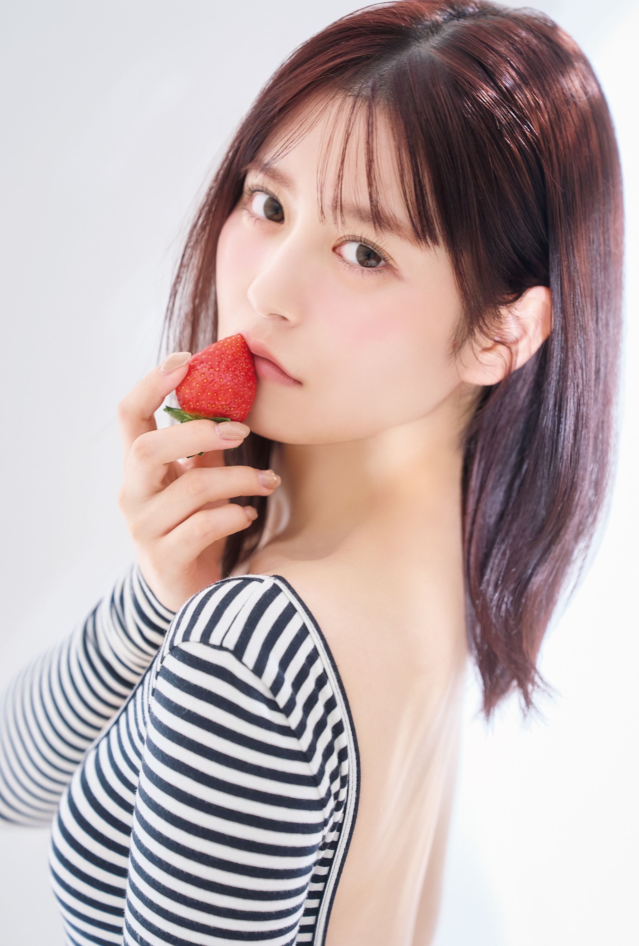 FRUITS ZIPPERメンバー 美背中全開のナチュラルグラビア｜まいどなニュース