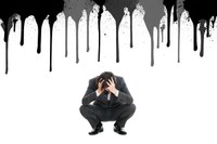 頭を抱えてしゃがみこむビジネスマン※画像はイメージです （beeboys/stock.adobe.com）
