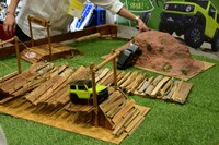 京商ブースでは1/24のラジコン、ミニッツクローラの体験操縦コーナーも