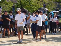 声を掛け合い試合を進める大学生チーム「ＷＡＭｏ　ヤングレオパルド」