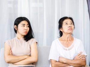 「宗教二世」問題、虐待を肯定する教え、あの手この手の勧誘…新興宗教の問題点とは