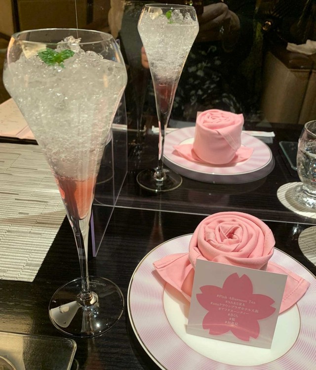 ウエルカムドリンクと、桜をイメージしたナプキン
