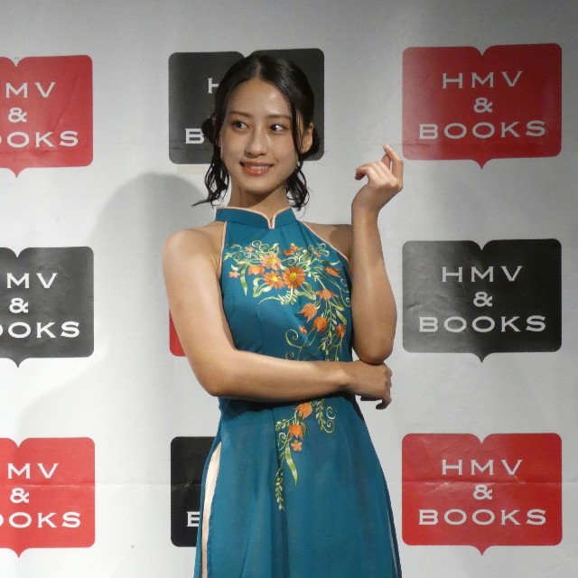 写真集「花澄想」発売イベントに登場した澄田綾乃＝東京・HMV&BOOKS SHIBUYA