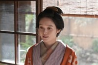 妊娠したことをヘブンに知らせたくないと言うトキ　（C）NHK