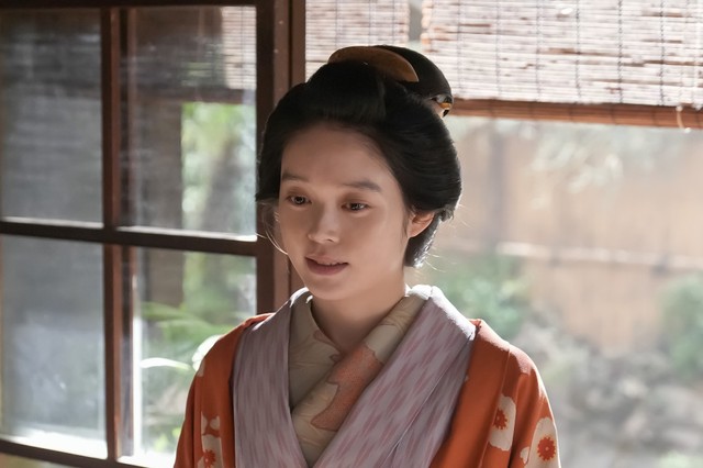 妊娠したことをヘブンに知らせたくないと言うトキ　（C）NHK