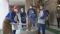 新見南小学校で餅つき（15日）