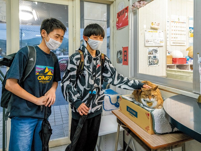 くれよんを撫でるとみんな自然と笑顔がこぼれる