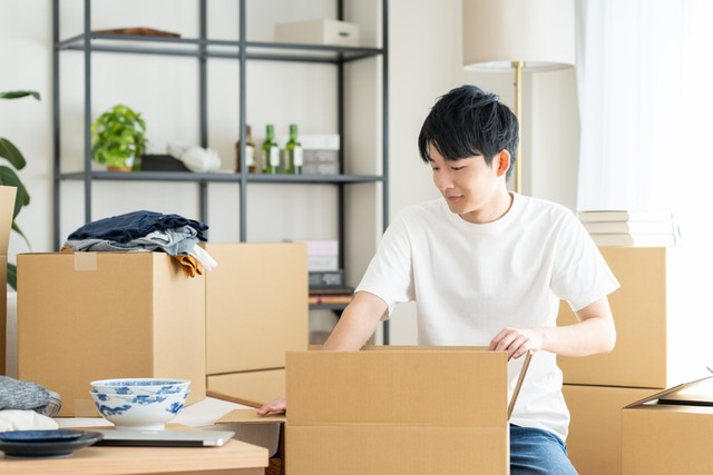 転勤を知ってから引越し当日までの猶予期間は？　※画像はイメージです（pain au chocolat/stock.adobe.com）