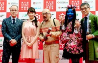 「したまちコメディ映画祭」に参加した西村喜廣さん（中央）＝2016年9月17日撮影