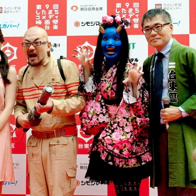 「したまちコメディ映画祭」に参加した西村喜廣さん（中央）＝2016年9月17日撮影