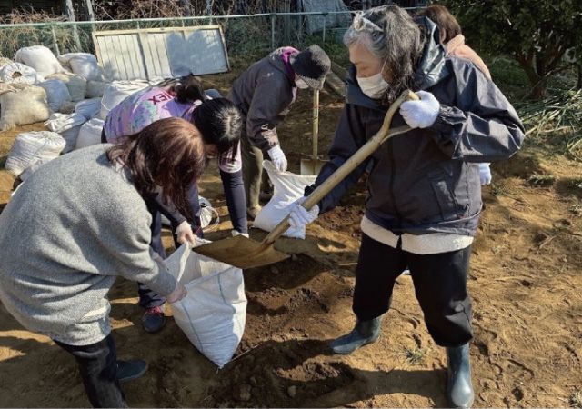 他社様との土入れ作業