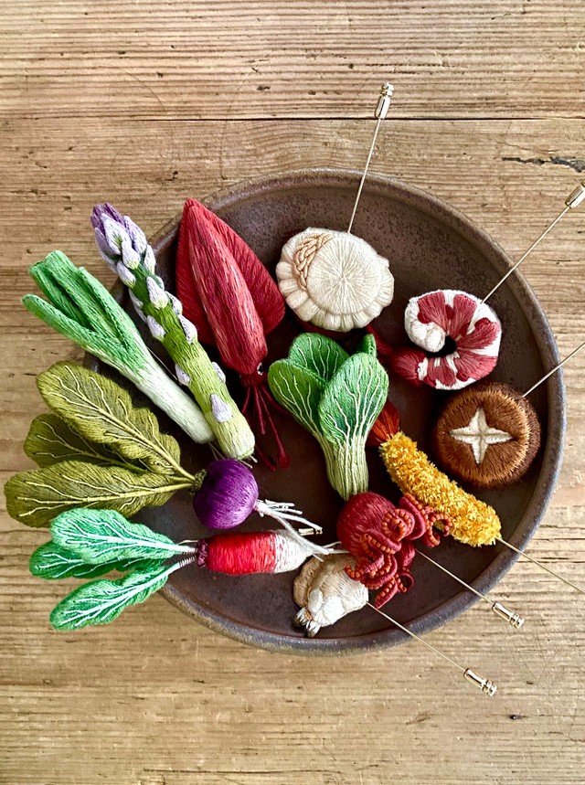 立体刺繍で表現された様々なモチーフ（画像提供：PieniSieniさん）