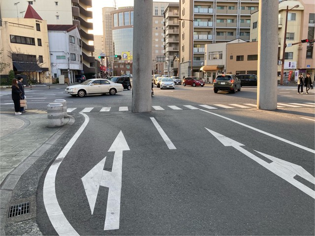 鳥居があるせいで道幅は約2ｍのようです（浜坂三角さん提供）