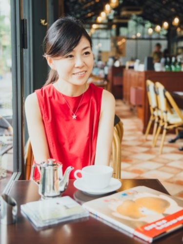 父とのことや愛犬との思い出を語る舞坂さん　（上村雄高　撮影）