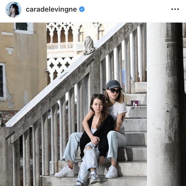 カーラ・デルヴィーニュのインスタグラム＠caradelevingneより