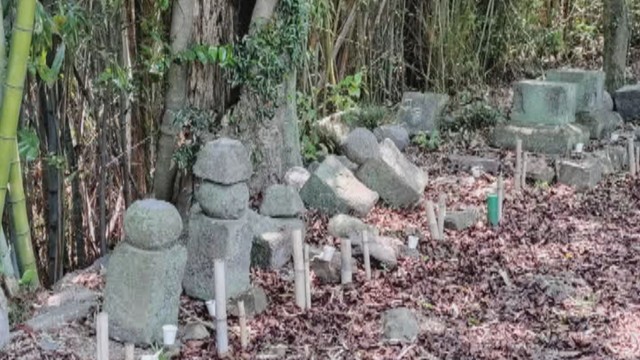 倒れた石仏　提供：常山観光協会