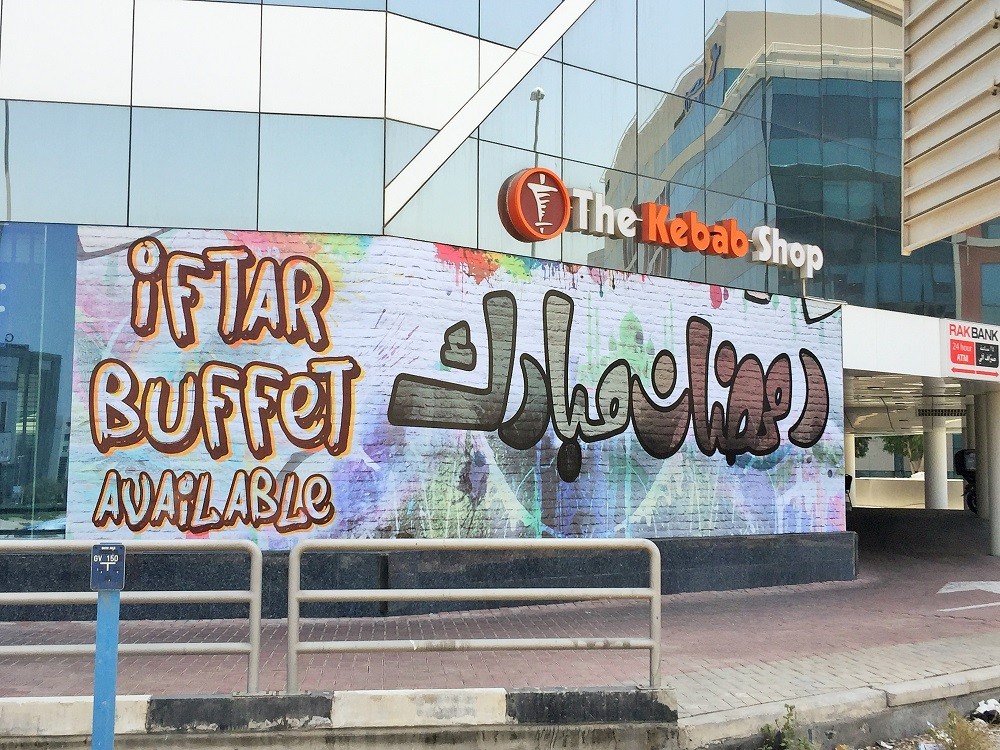 アラブ猫のお食事は？　みんなでお腹いっぱいに