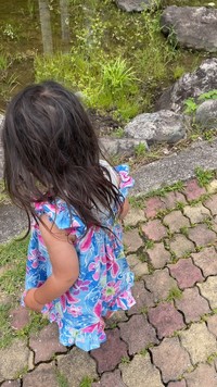 幼い子どもたちと外遊びをしていたら…そこにはぞっとする光景が！（動画からキャプチャー／提供：小林成彦さん）