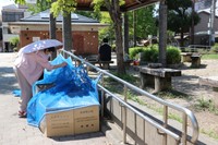 お盆の供物の収集拠点。仏前に供えた食事や花などが出される（１６日、京都市中京区）