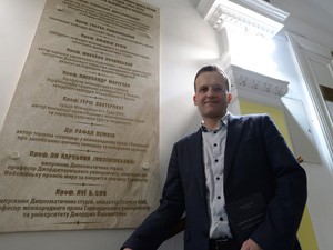 国民は鶏じゃない！　「ジェノサイド」のきっかけは教授との論争