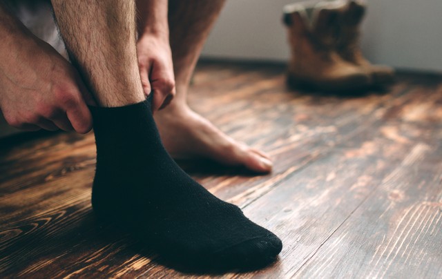 「靴下」が片方落ちていることも多い…※画像はイメージです（estradaanton/stock.adobe.com）