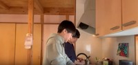 兄のゆうとさんと料理中／投稿主さん提供