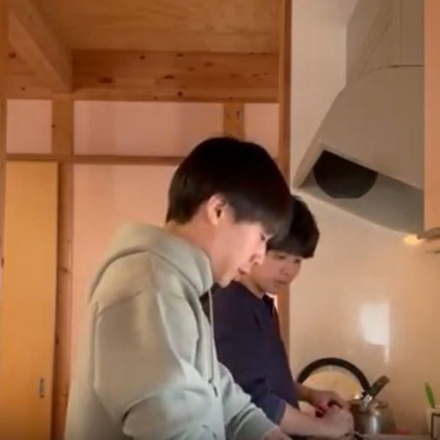 兄のゆうとさんと料理中／投稿主さん提供