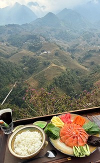 眼下に広がる自然を見ながらの食事はたまらない（提供：ゆゆさん）