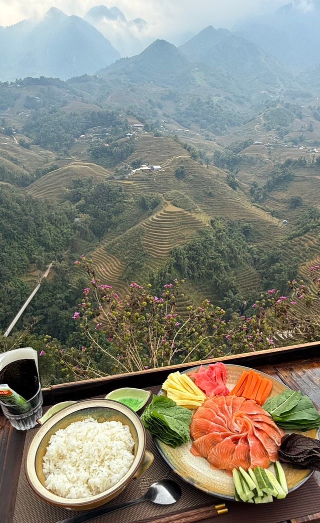 眼下に広がる自然を見ながらの食事はたまらない（提供：ゆゆさん）
