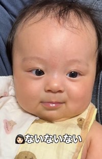 ニヤリと笑うちーちゃん（提供：＠_3170g_51.5cmさん）
