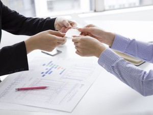 家族信託を相談できる専門家の選び方は？実務経験や説明のわかりやすさで見極めを