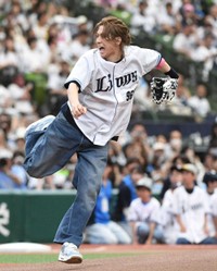 躍動感あふれる投球