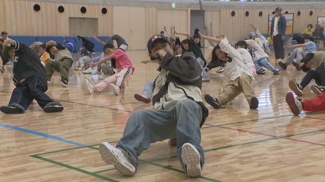 Shigekixさんが指導！子どもたちがブレイキン体験　「めちゃくちゃ面白い。めっちゃムズイ」　あなぶきアリーナ香川
