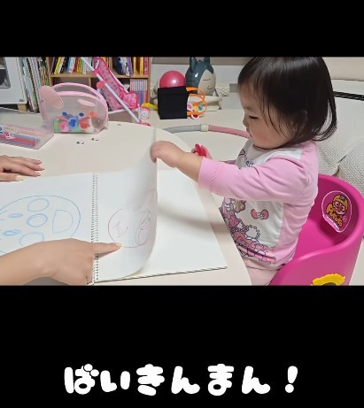 まさかの「ばいきんまん」にママとパパは爆笑…！（提供：＠easyah2024さん）
