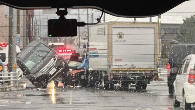 【速報】高松市の県道で事故　けが人を救急搬送